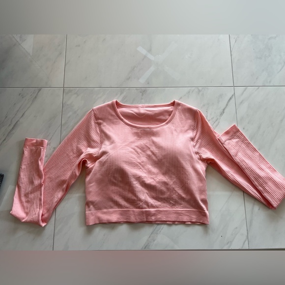 Lululemon Eb to street flow top - Picture 2 of 4